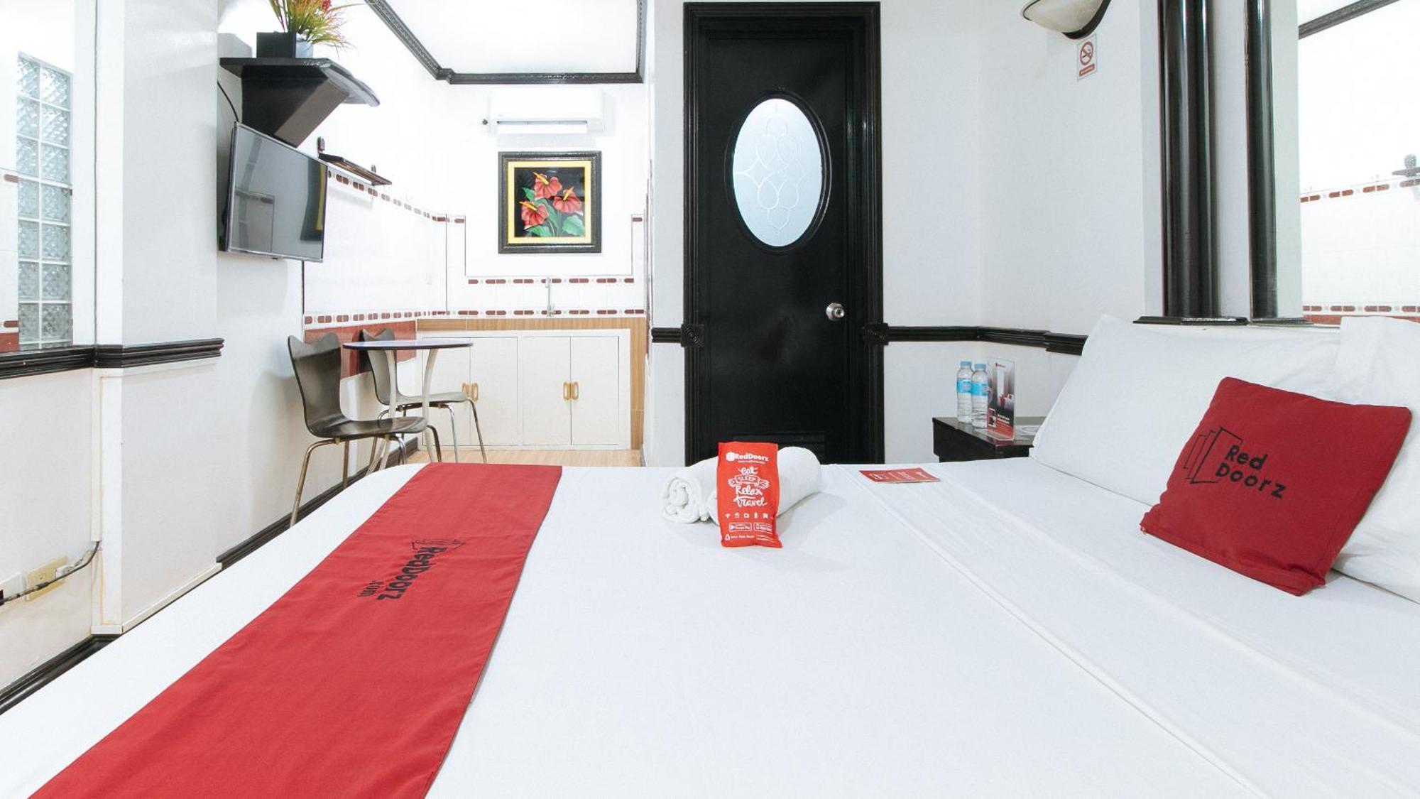 Reddoorz At Plus Villa Gloria Taguig Exterior photo