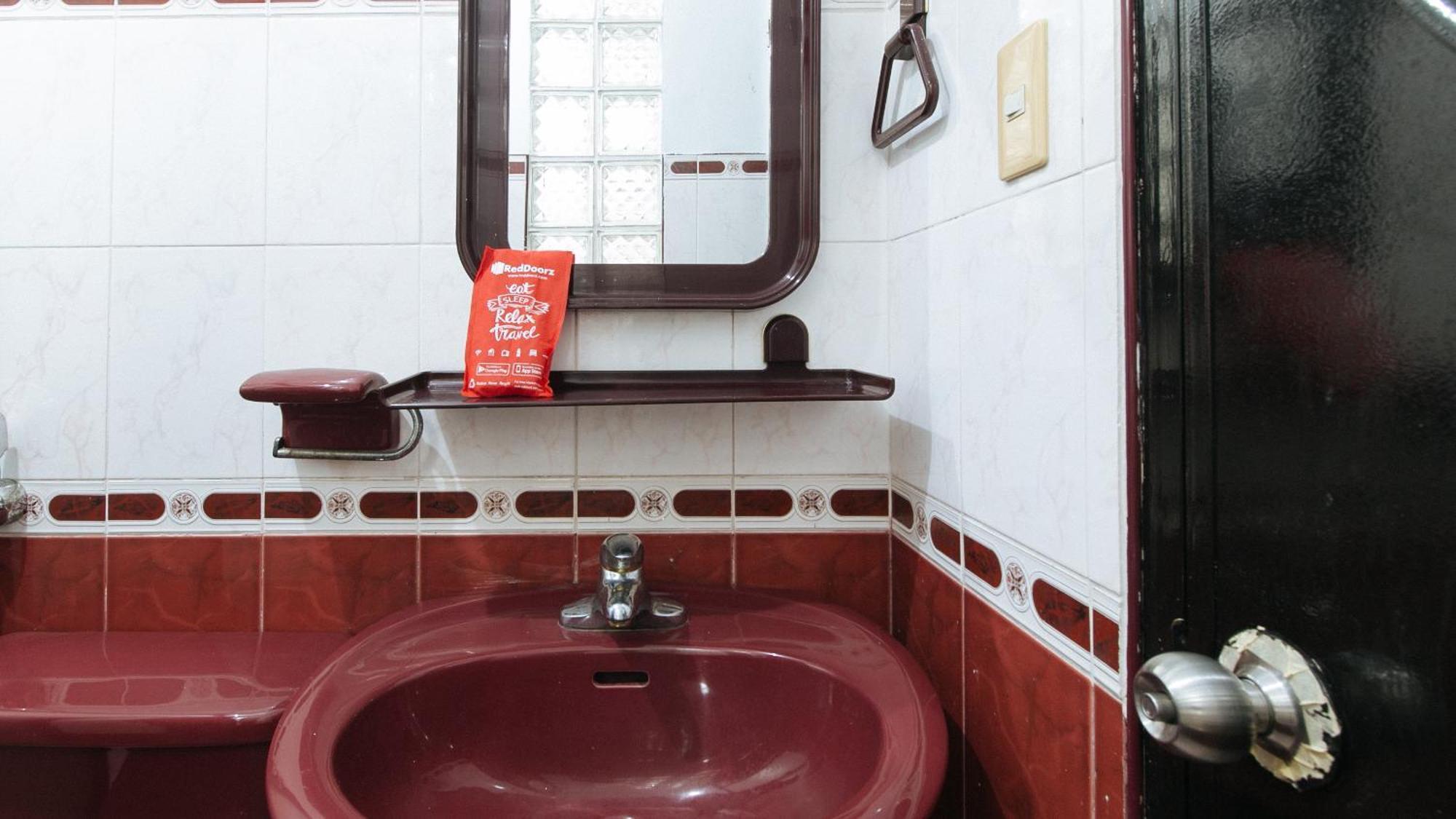 Reddoorz At Plus Villa Gloria Taguig Exterior photo