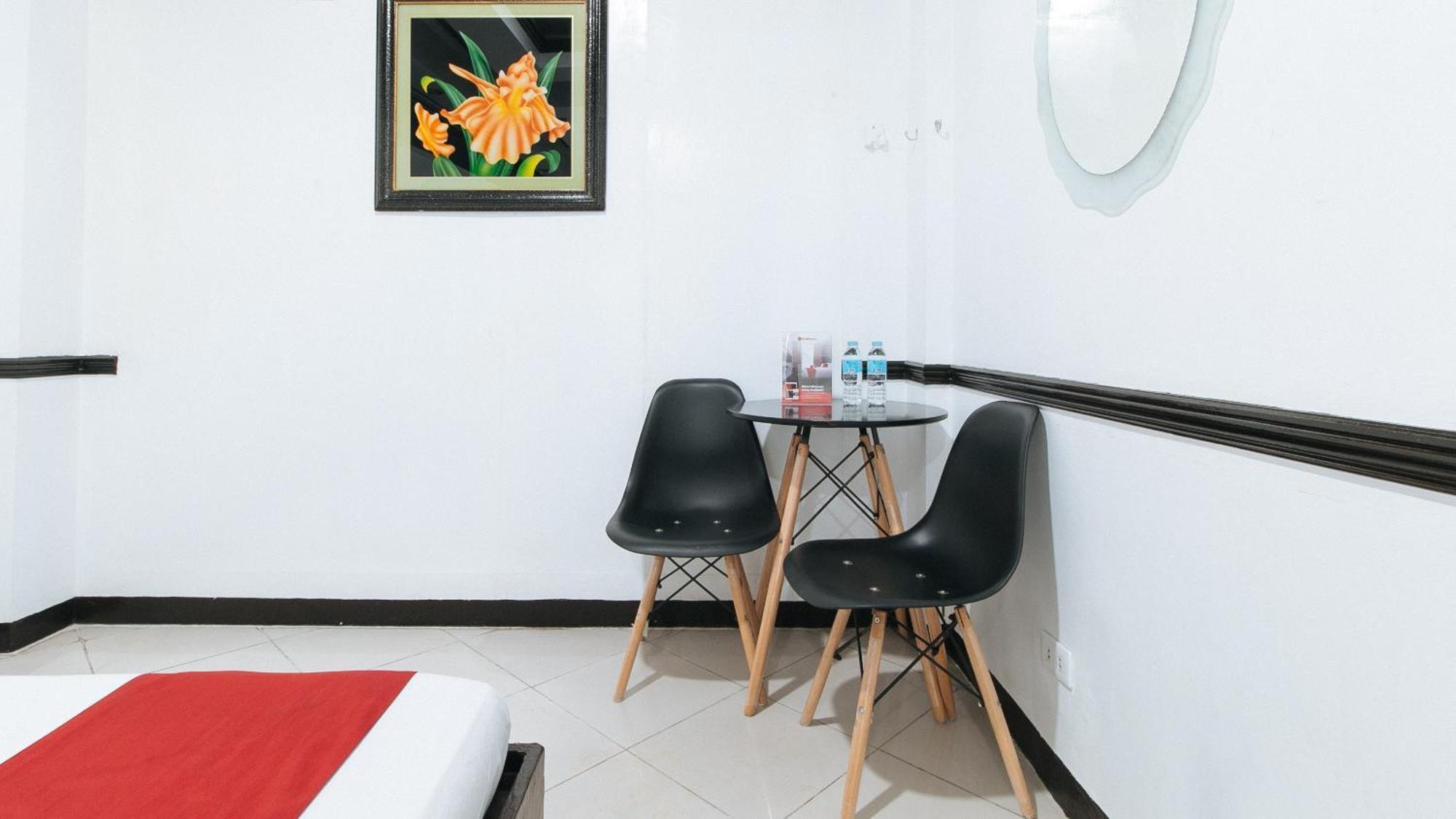 Reddoorz At Plus Villa Gloria Taguig Exterior photo